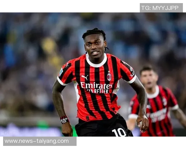 莱奥庆祝被加比亚拦截福法纳及时帮他整理衣领